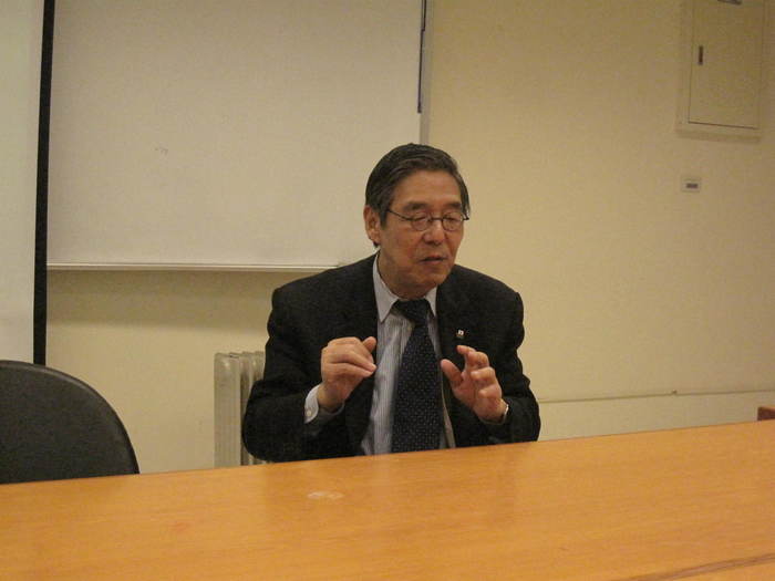 藤原先生認真回答研究生問題