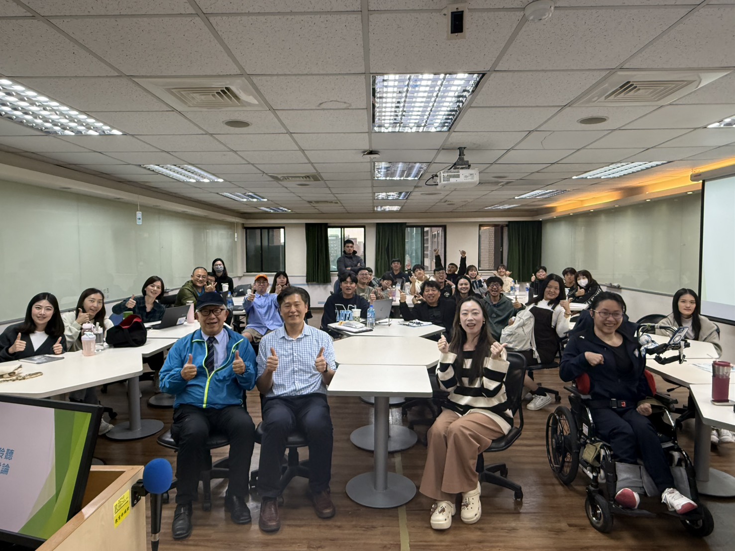 掌慶維教授演講